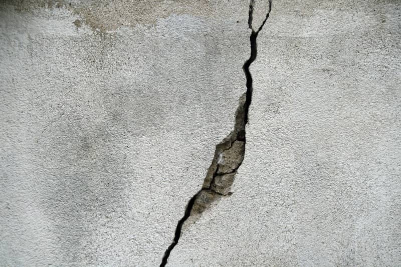 seal wall crack