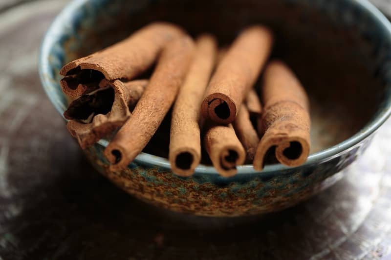 cinnamon sticks repels roaches